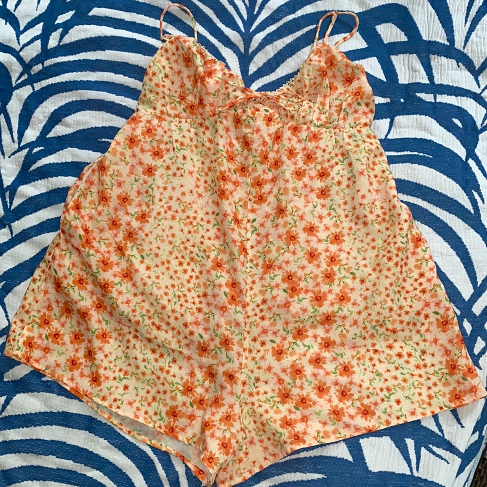 SKYLAR ROSE ROMPER - Picture 2 of 6